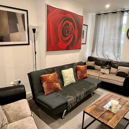 4 Bedroom Terrace House Wellingborough Exteriör bild