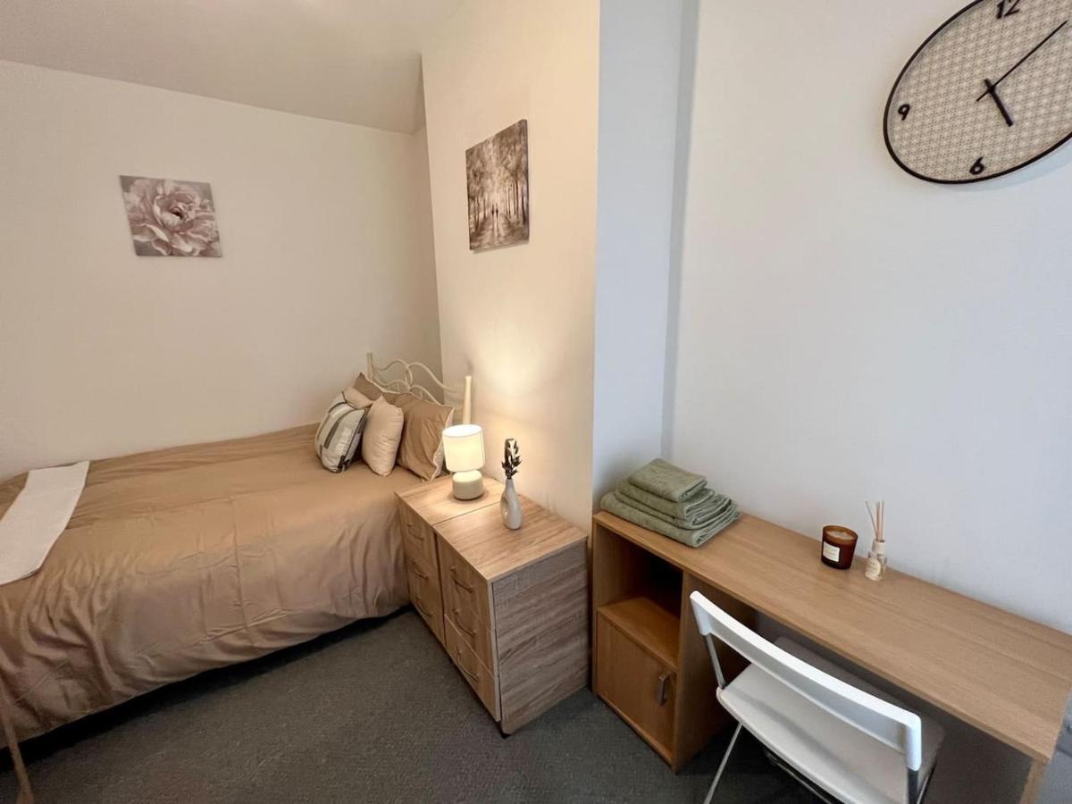 4 Bedroom Terrace House Wellingborough Exteriör bild