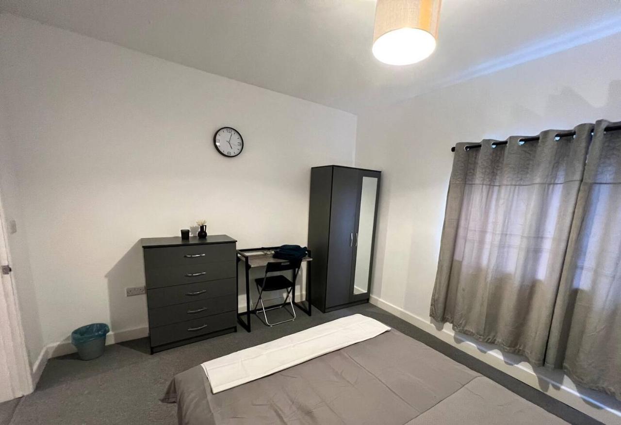 4 Bedroom Terrace House Wellingborough Exteriör bild