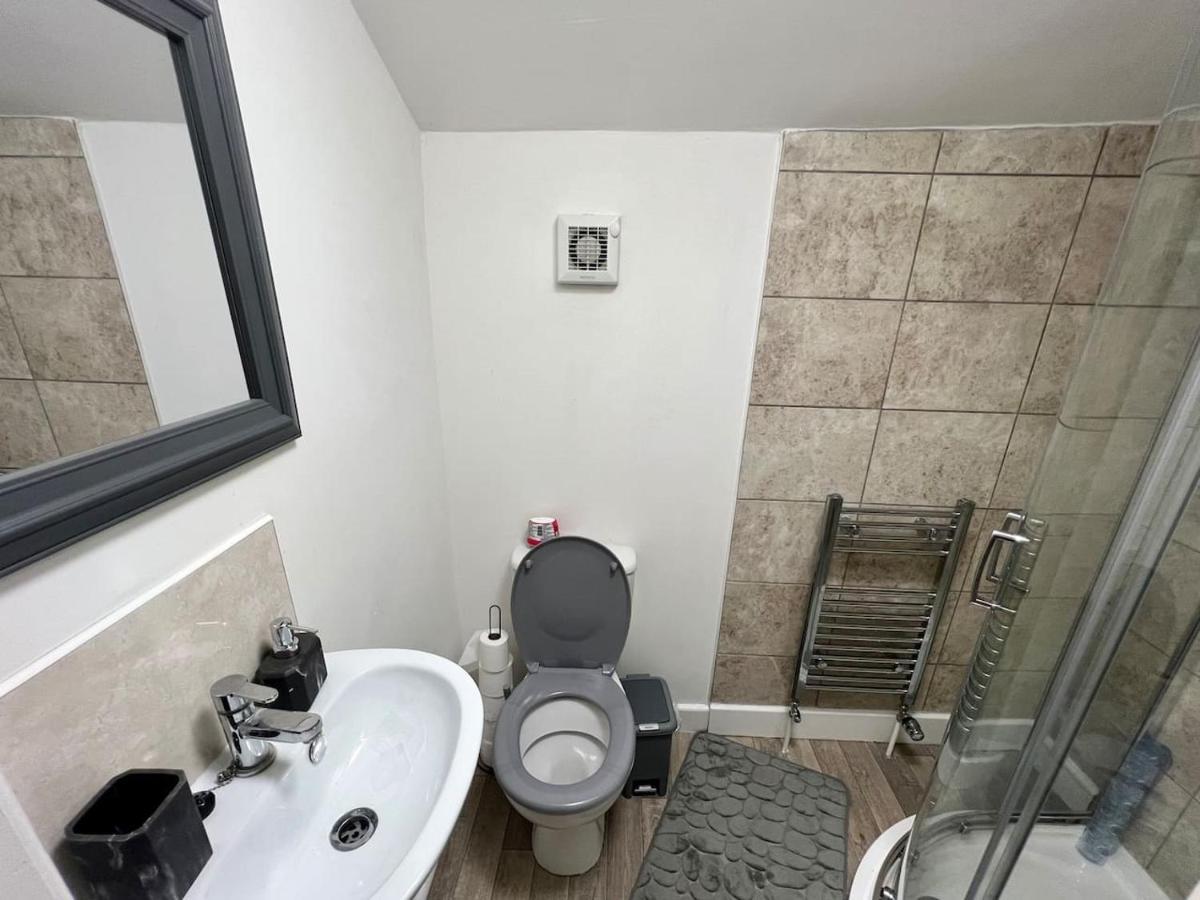 4 Bedroom Terrace House Wellingborough Exteriör bild