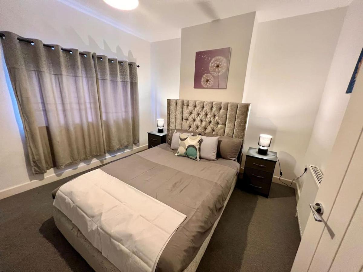 4 Bedroom Terrace House Wellingborough Exteriör bild