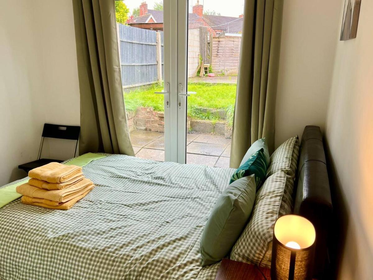 4 Bedroom Terrace House Wellingborough Exteriör bild