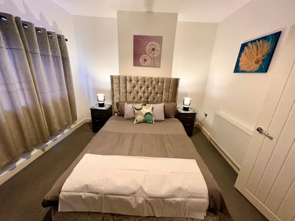 4 Bedroom Terrace House Wellingborough Exteriör bild